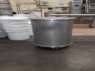 lot 6325 image: Wear-Ever Rolling Ingredient Stock Bin w Lid, 120 QTS, Bin Labels Vary by Lot #