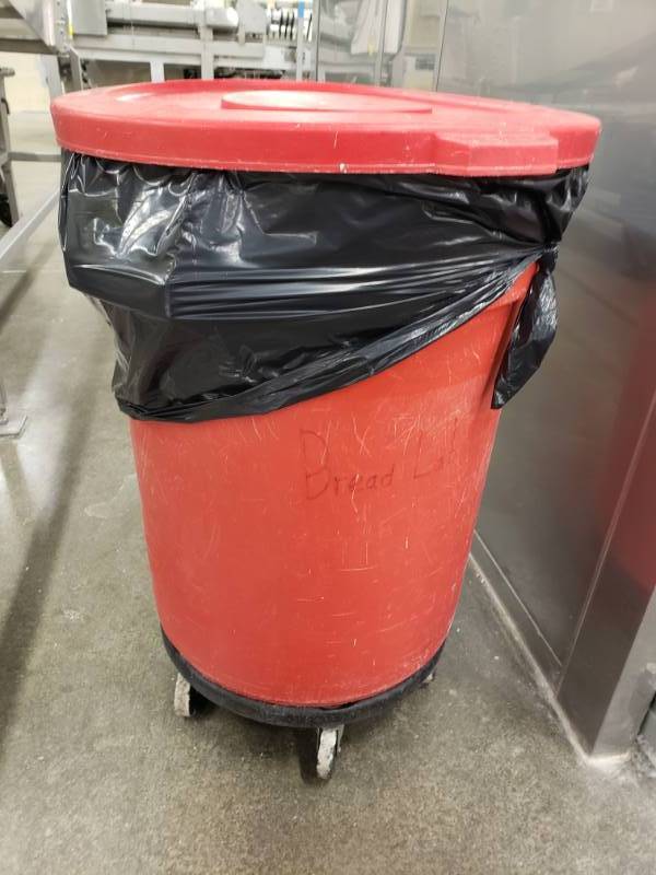 lot 6336 image: Cherry Red 32 Gallon Trash Can on Wheels