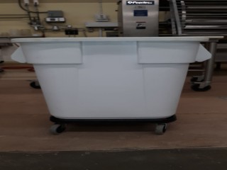 lot 6352 image: Rubbermaid 28 Gal. 105 Liters Ingredient Tub w Roller Attachment