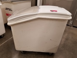 lot 6409 image: Rubbermaid Ingredient Bin On Casters 3206