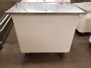 lot 6416 image: Cambro Ingredient Bin