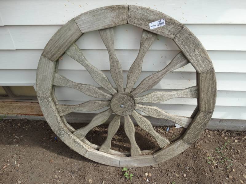 lot 5473 image: Decorative wood wagon wheel