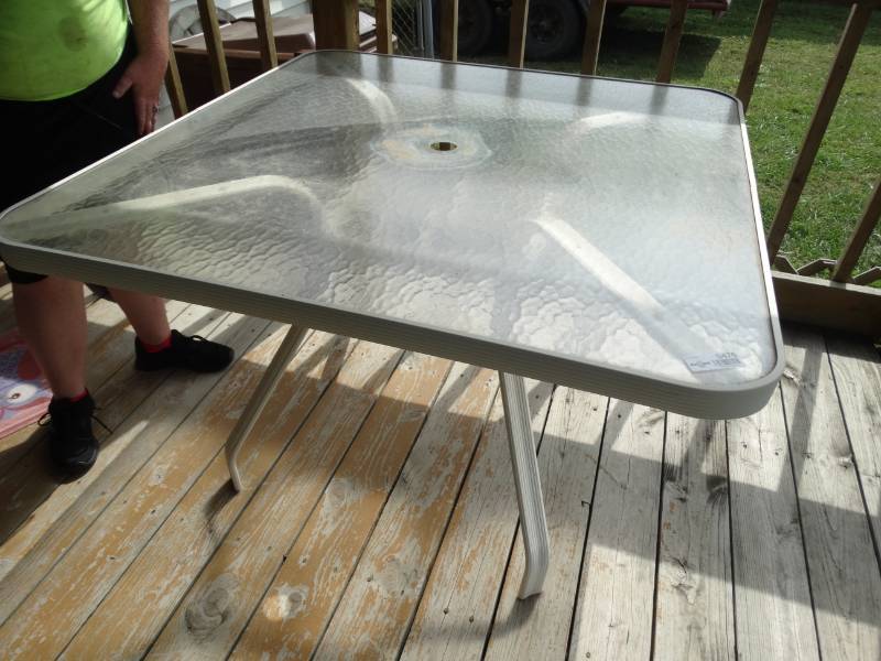 lot 5476 image: Glass top patio table