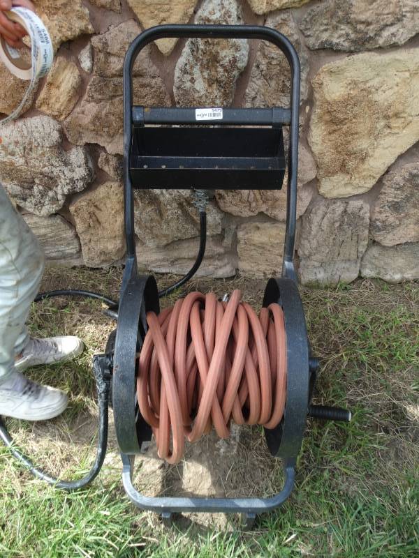 lot 5479 image: Water hose w hose reel