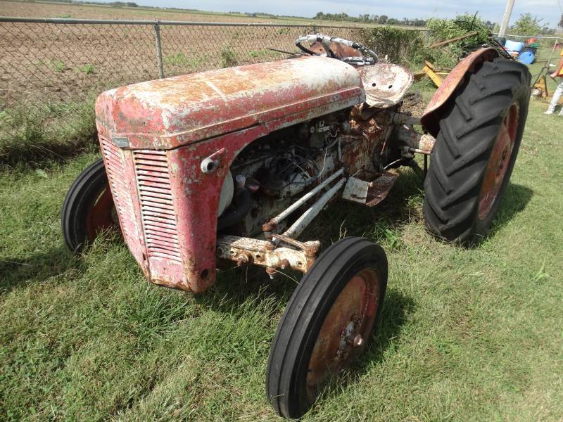 lot 5484 image: Ferguson tractor w 3 point
