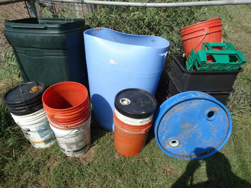 lot 5491 image: Buckets trash cans misc.