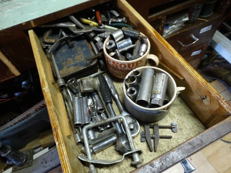 lot 5507 image: Drawer w various hardware tools