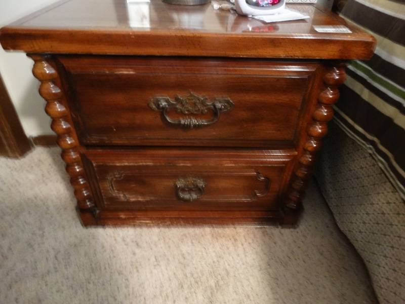 lot 5513 image: Stylehome matching 2 drawer night stand