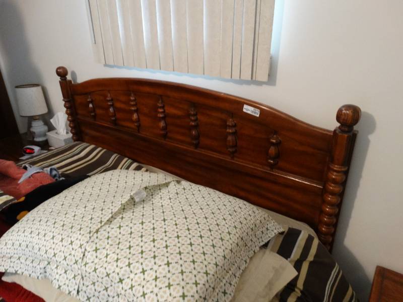 lot 5515 image: Stylehome matching queen bed w metal frame