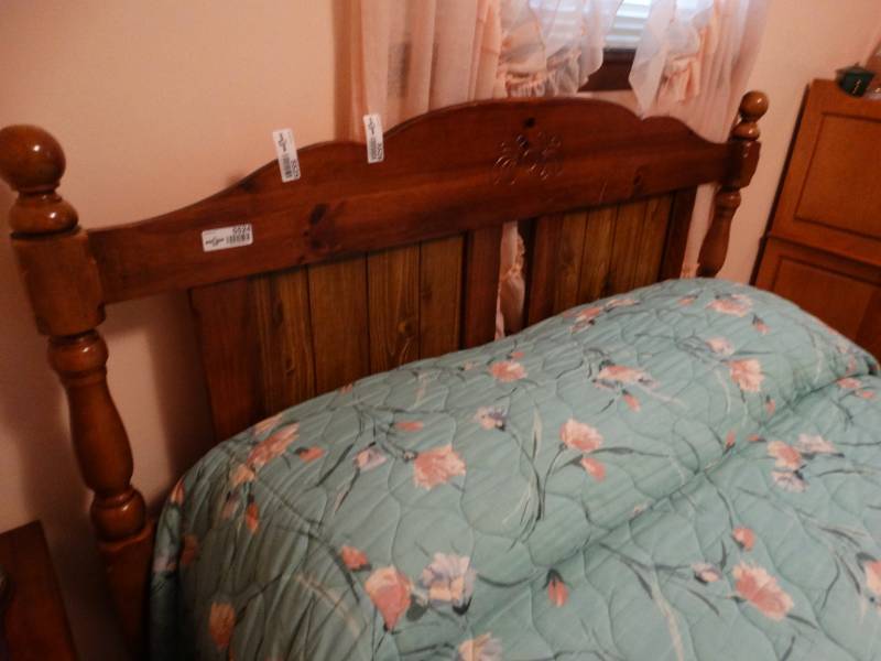 lot 5524 image: Wood headboard w metal frame