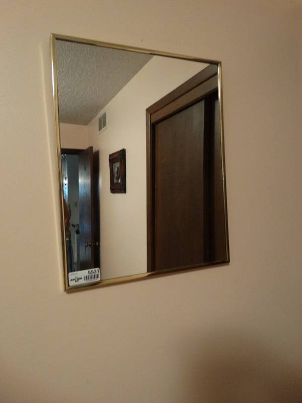 lot 5531 image: Wall mirror