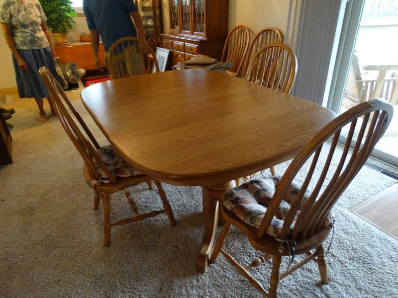 lot 5535 image: Absolutely Beautiful large solid wood dining room table set w extra leaves &  6 chairs