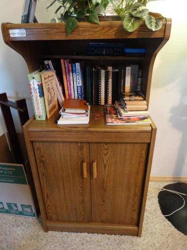 lot 5537 image: Microwave cart w 2 doors for storage