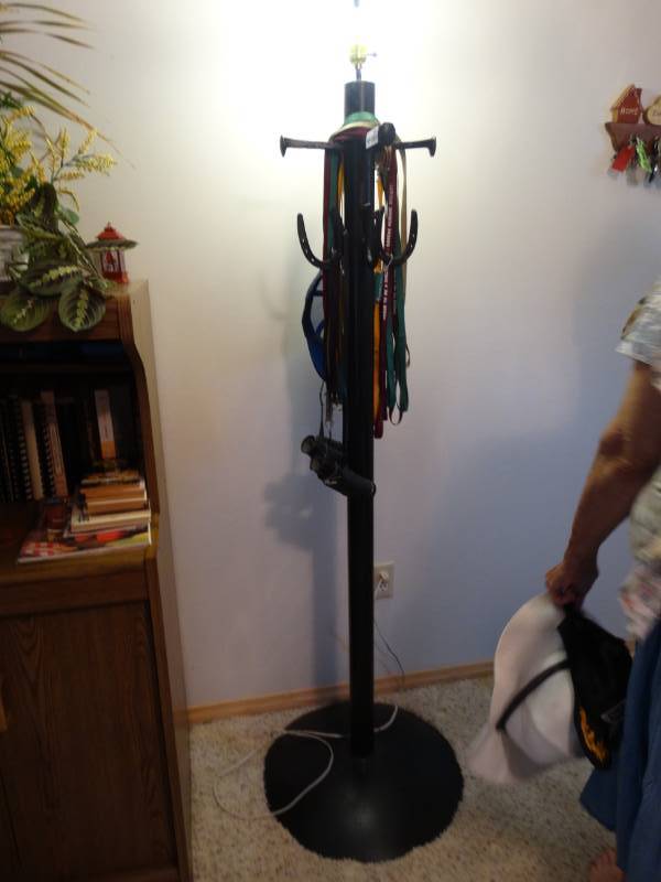 lot 5538 image: Custom built metal hall tree