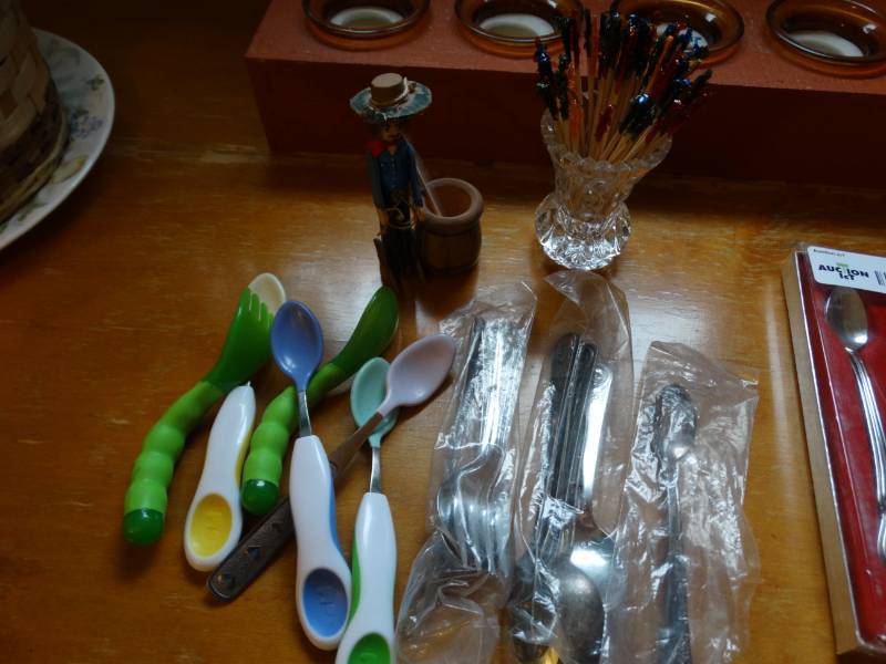 lot 5553 image: Various silverware & candle holder