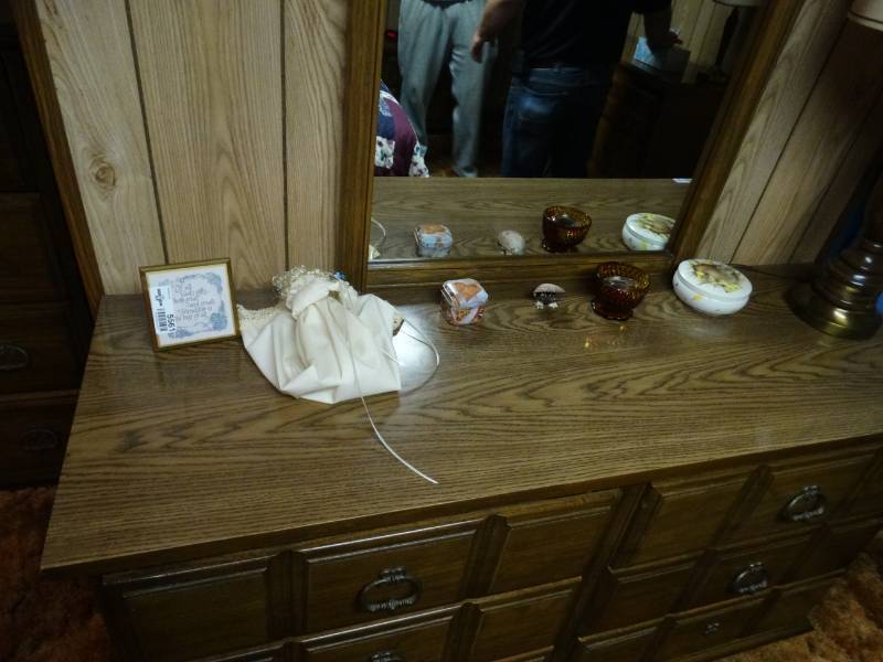 lot 5561 image: Various home decor items