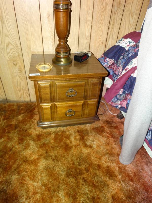 lot 5568 image: 2 drawer night stand