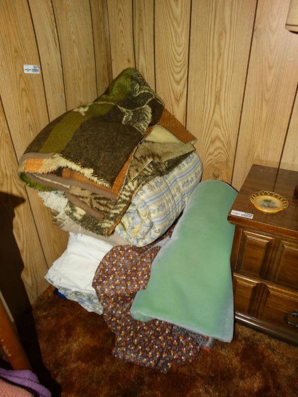 lot 5579 image: Assorted blankets