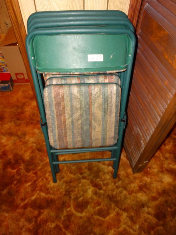 lot 5582 image: 4 folding chairs
