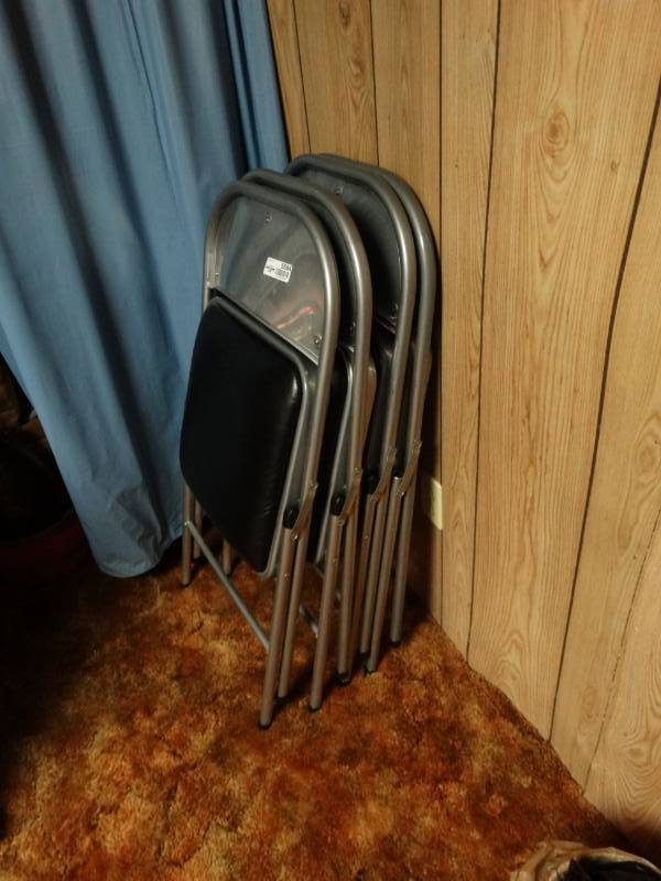 lot 5584 image: 4 folding chairs