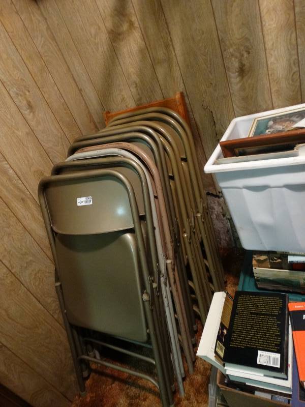 lot 5585 image: Lot of 10 folding chairs