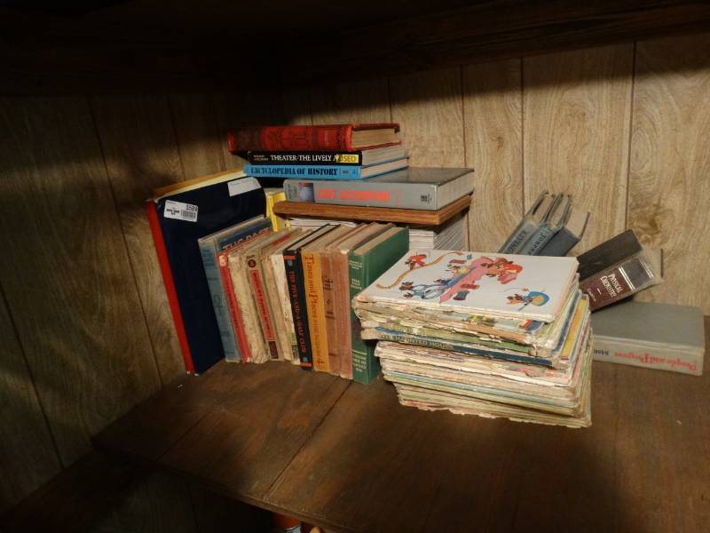 lot 5589 image: Lot of assorted books