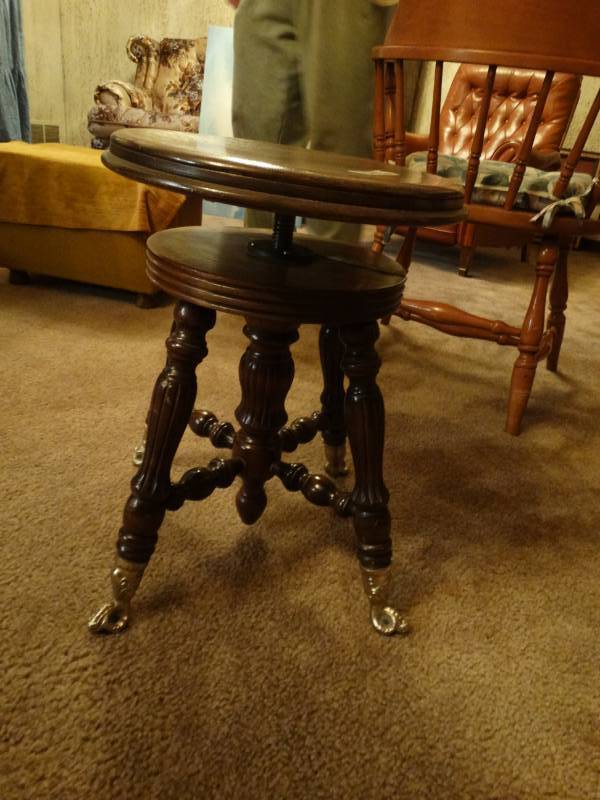 lot 5614 image: Vintage wood adjustable seat stool w ball & claw feet
