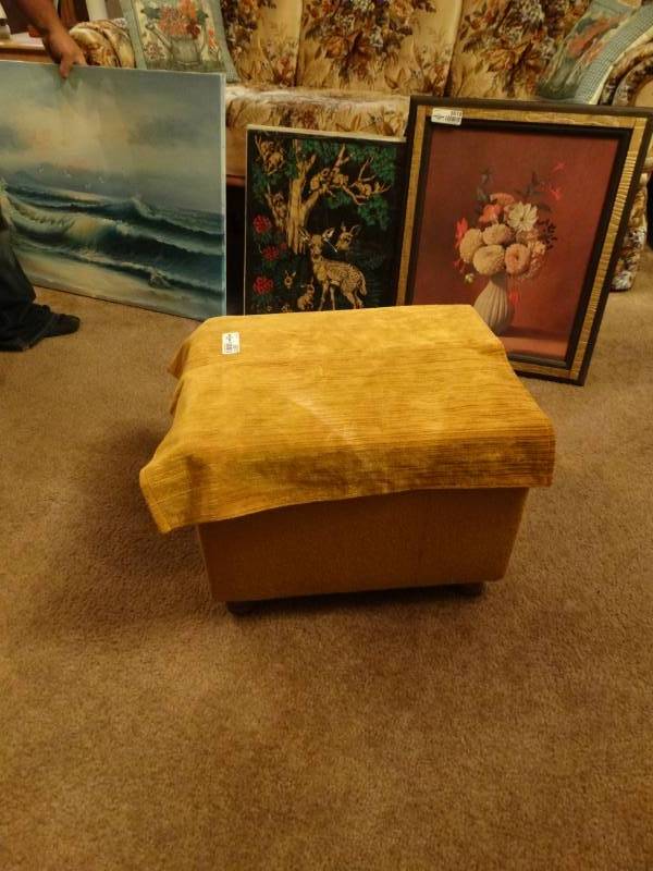 lot 5617 image: Foot stool