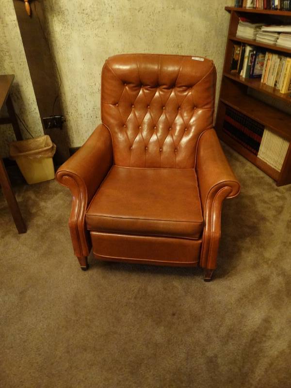 lot 5618 image: Vintage TV Strato Lounger- Great shape