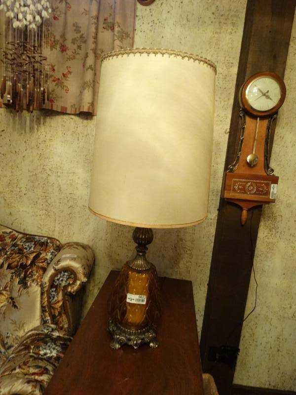 lot 5622 image: Vintage glass lamp w shade