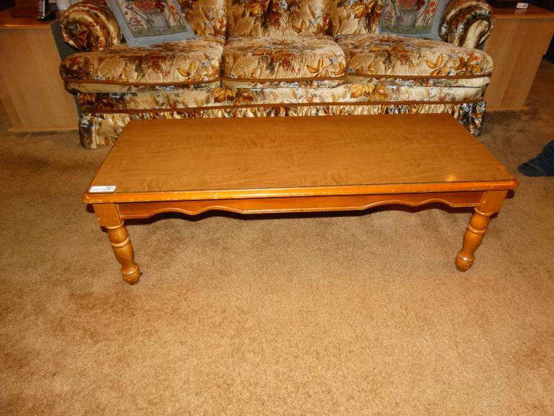 lot 5627 image: Wood coffee table