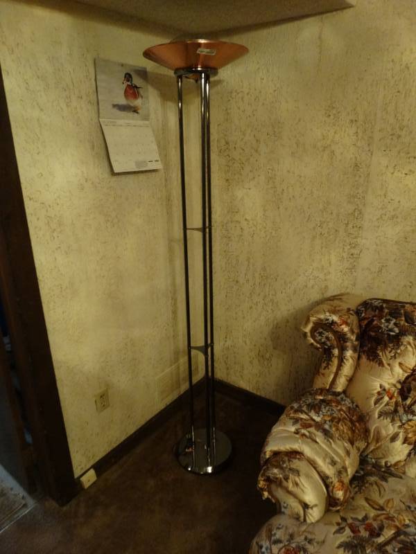 lot 5632 image: Floor lamp