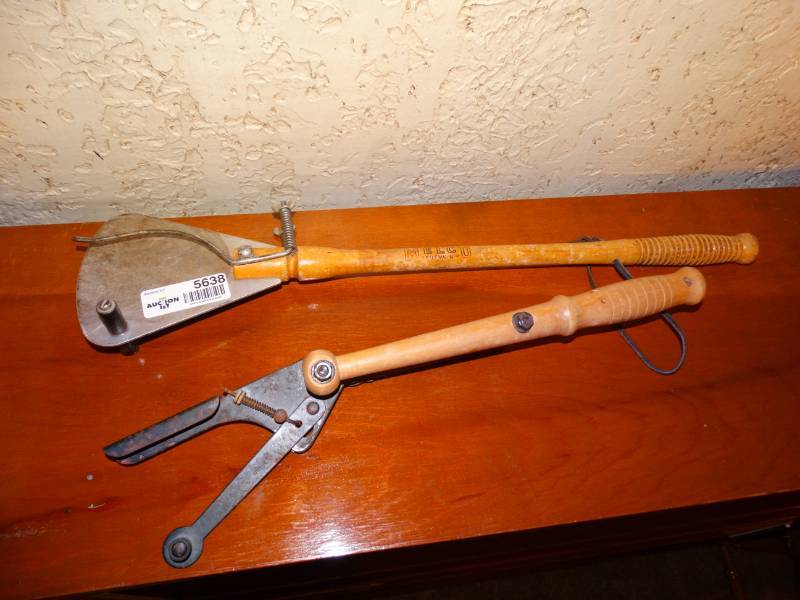 lot 5638 image: 2 vintage blue rock throwers