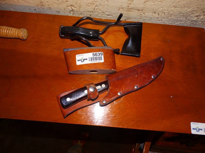 lot 5639 image: Hunting knife w sheath & misc.