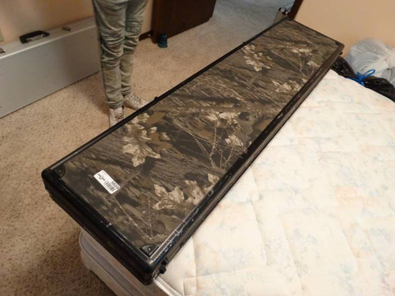 lot 5659 image: 2 gun case