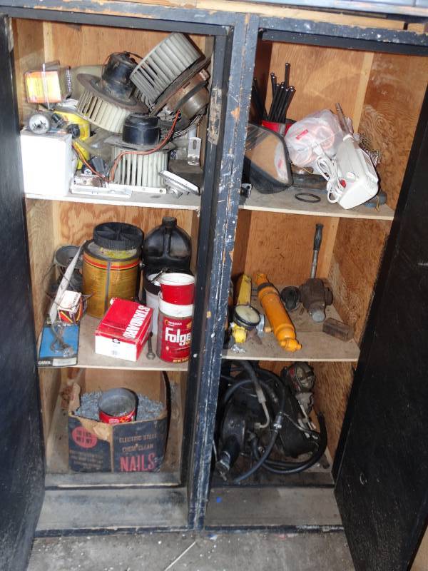 lot 5665 image: Contents of cabinets