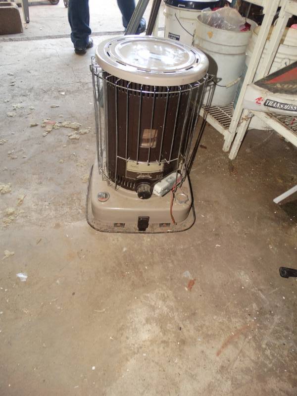 lot 5672 image: Kerosene heater
