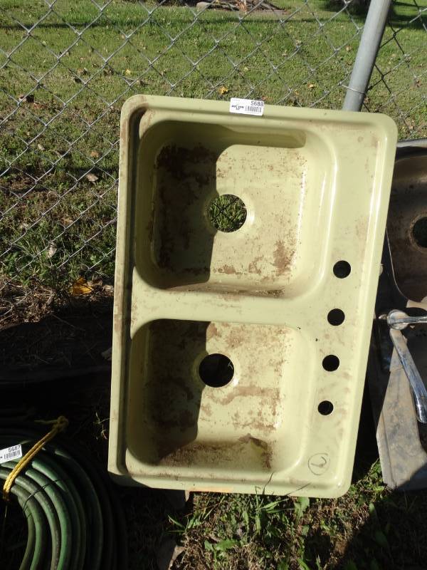 lot 5688 image: 2 hole kitchen sink
