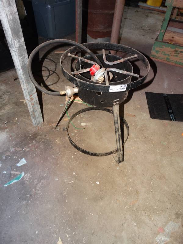 lot 5696 image: Turkey fryer