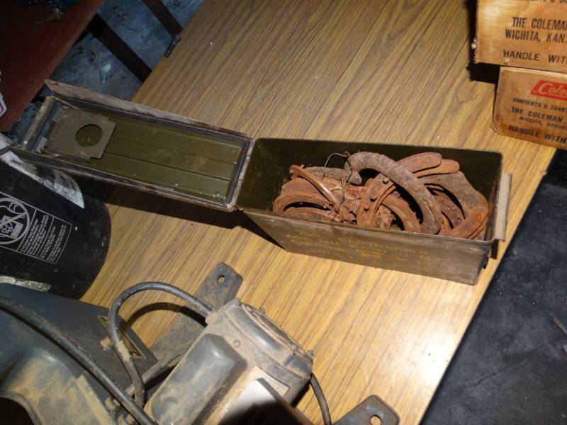 lot 5712 image: Ammo can w horse shoes