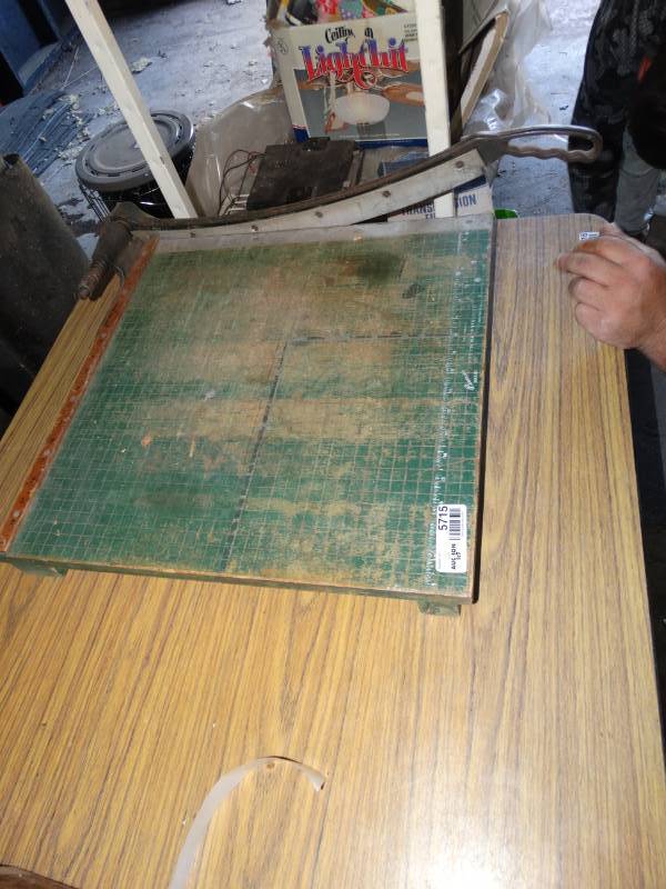 lot 5715 image: Paper cutter