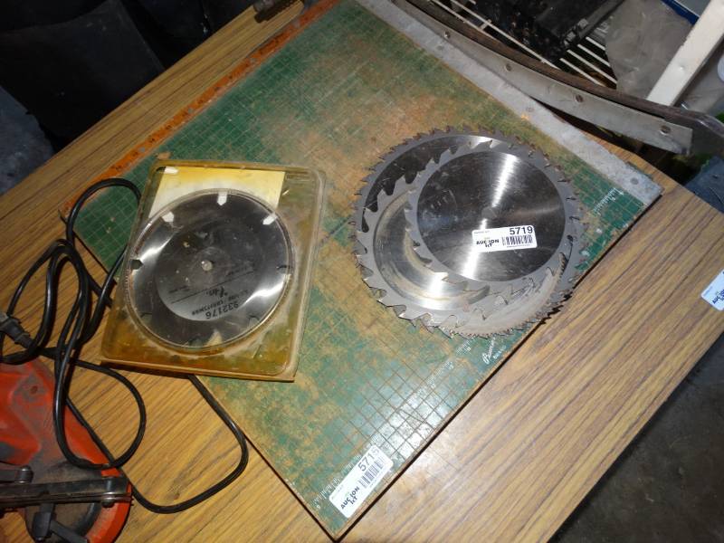 lot 5719 image: Lot of saw blades