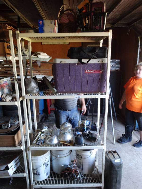 lot 5722 image: Metal shelf w contents