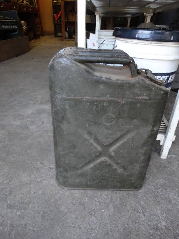 lot 5724 image: Old metal military gas can
