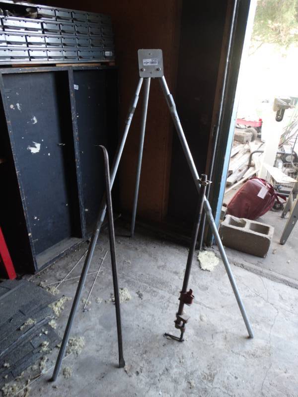 lot 5725 image: Metal easel