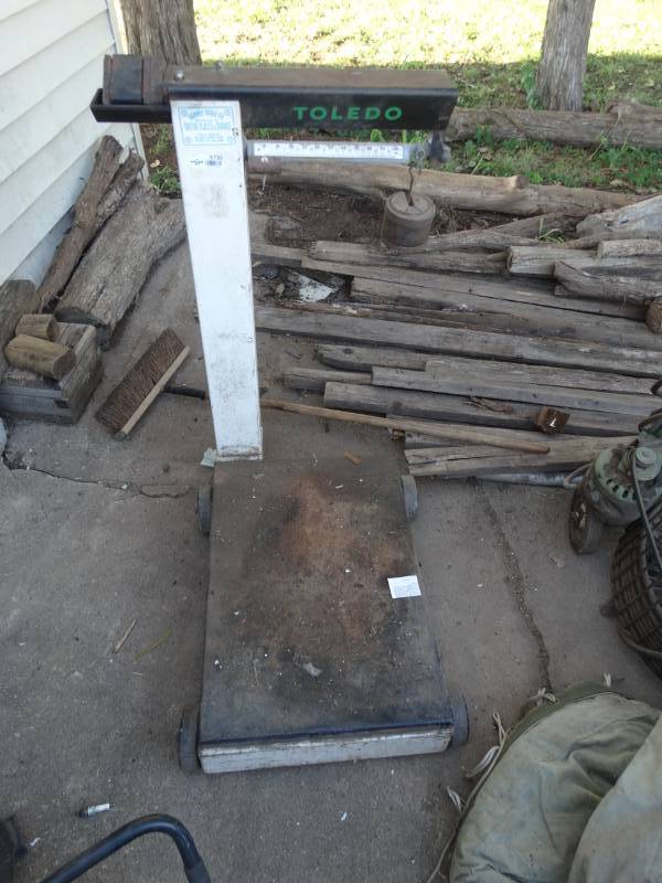 lot 5735 image: Toledo warehouse scale w weights