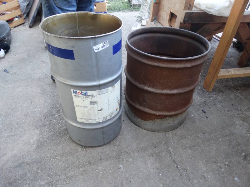 lot 5738 image: 2 metal drums
