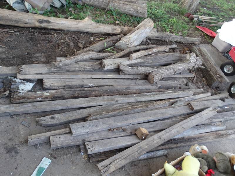 lot 5739 image: Lot of various lumber & posts