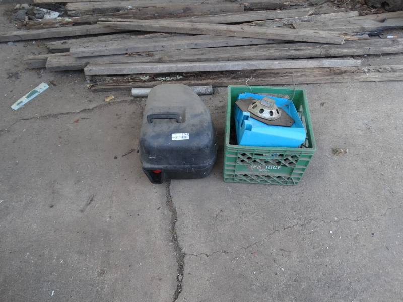 lot 5742 image: Chainsaw case & misc
