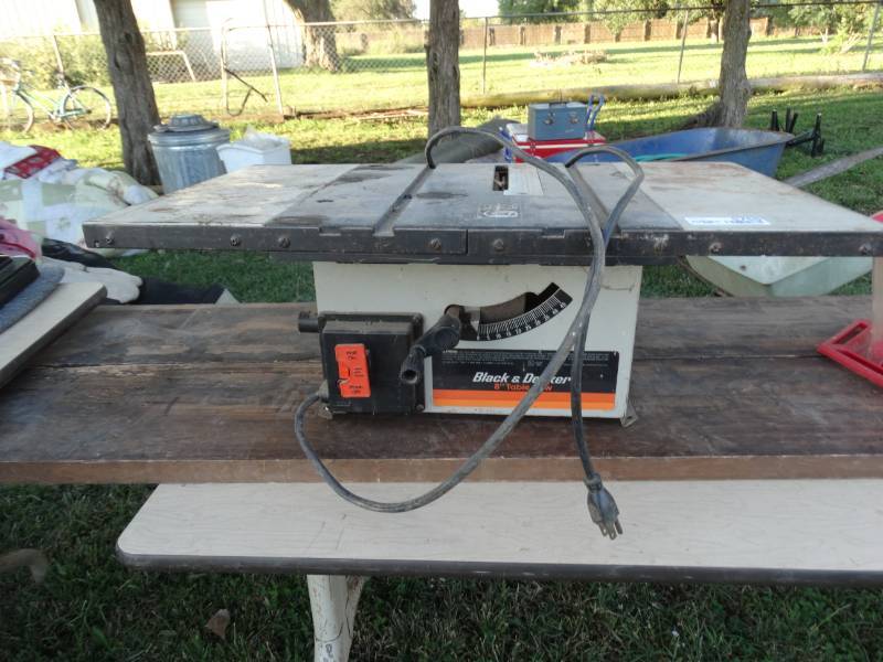 lot 5755 image: Black & Decker 8 table saw